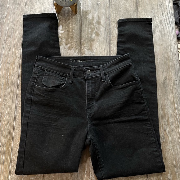 Levi’s High Rise Skinny Jeans - Picture 2 of 13